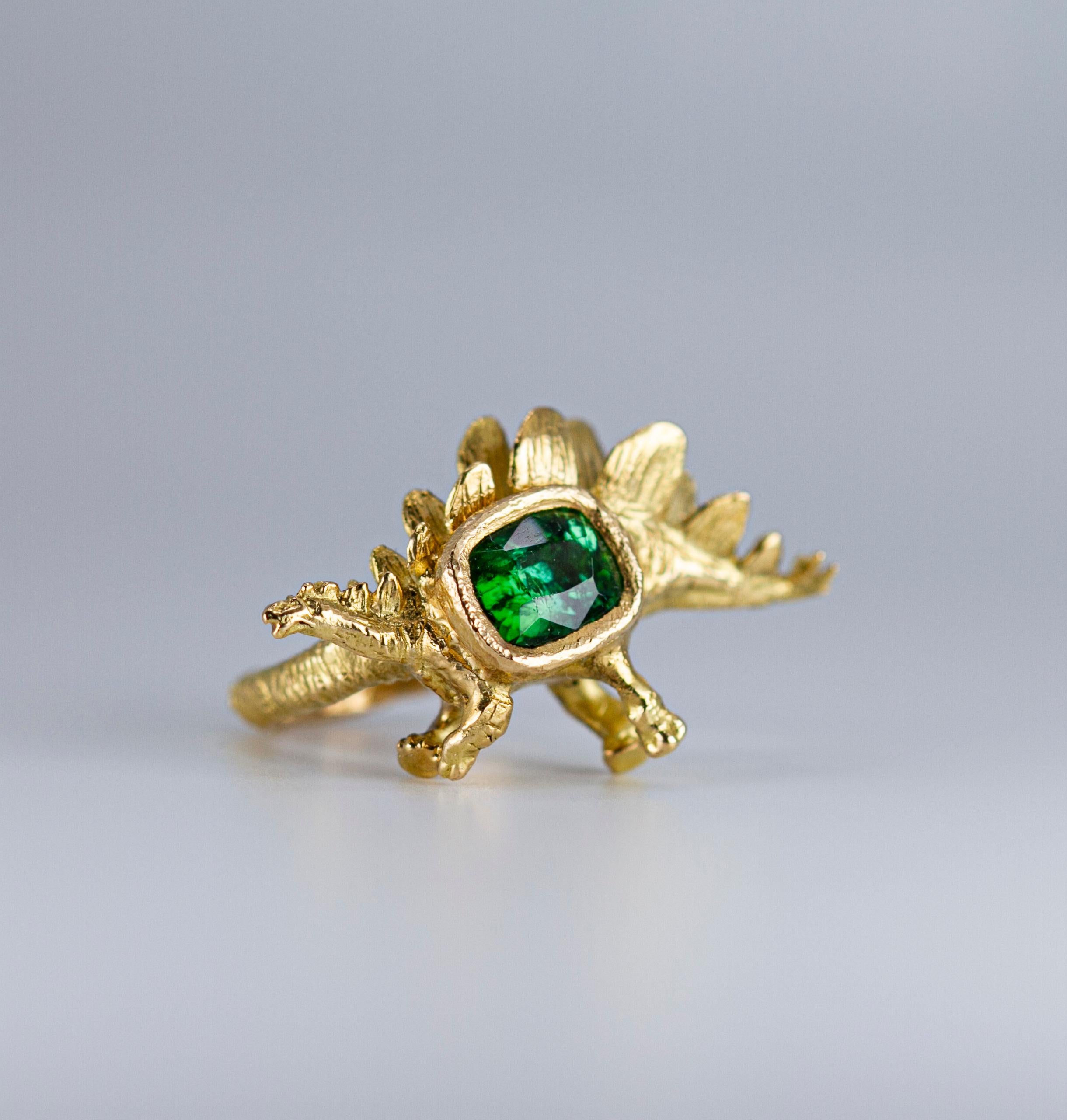Ring „Didi The Dinosaur“ aus Turmalin und 18 Karat Gold. (Art nouveau) im Angebot