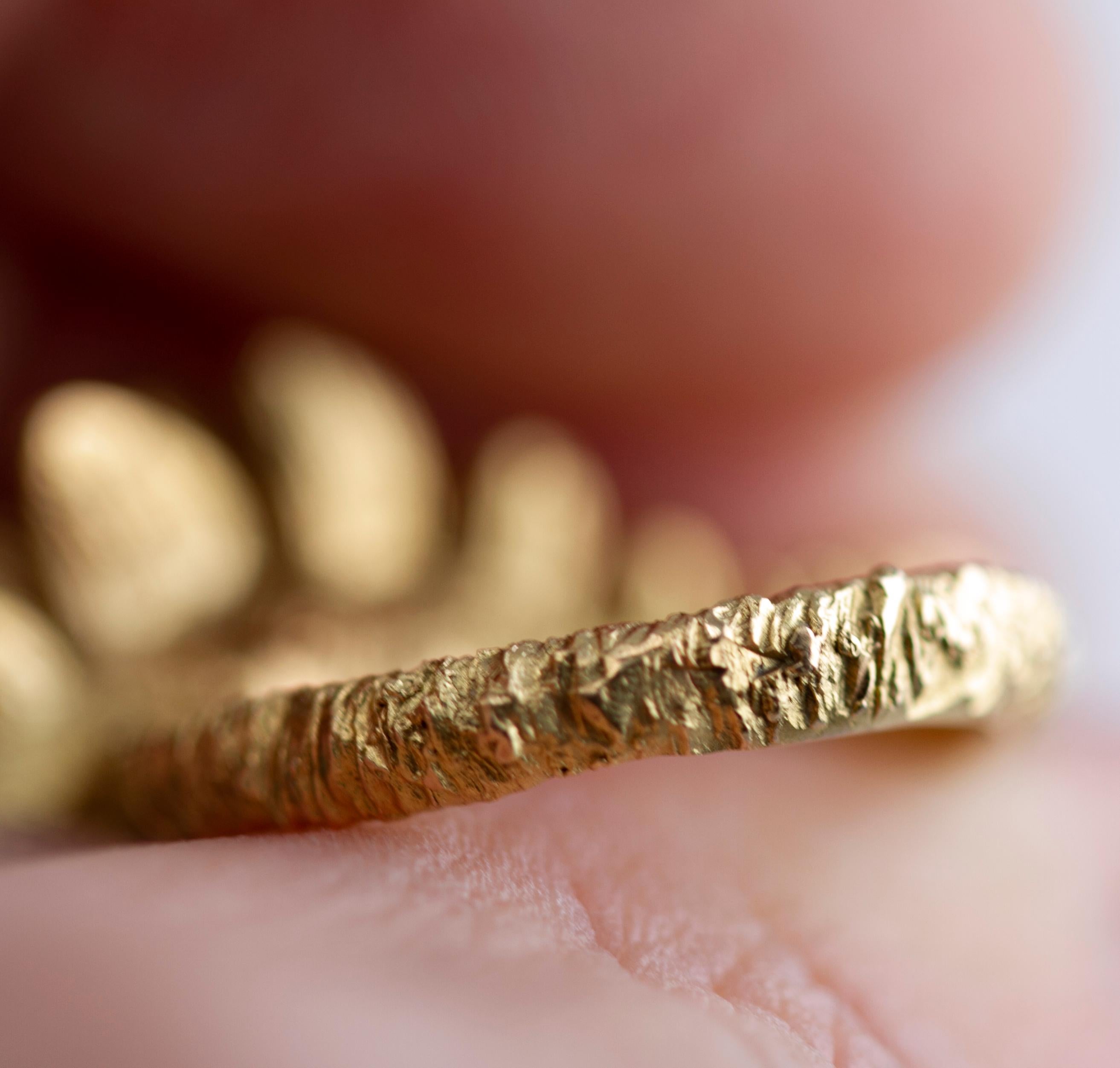 Ring „Didi The Dinosaur“ aus Turmalin und 18 Karat Gold. (Kissenschliff) im Angebot