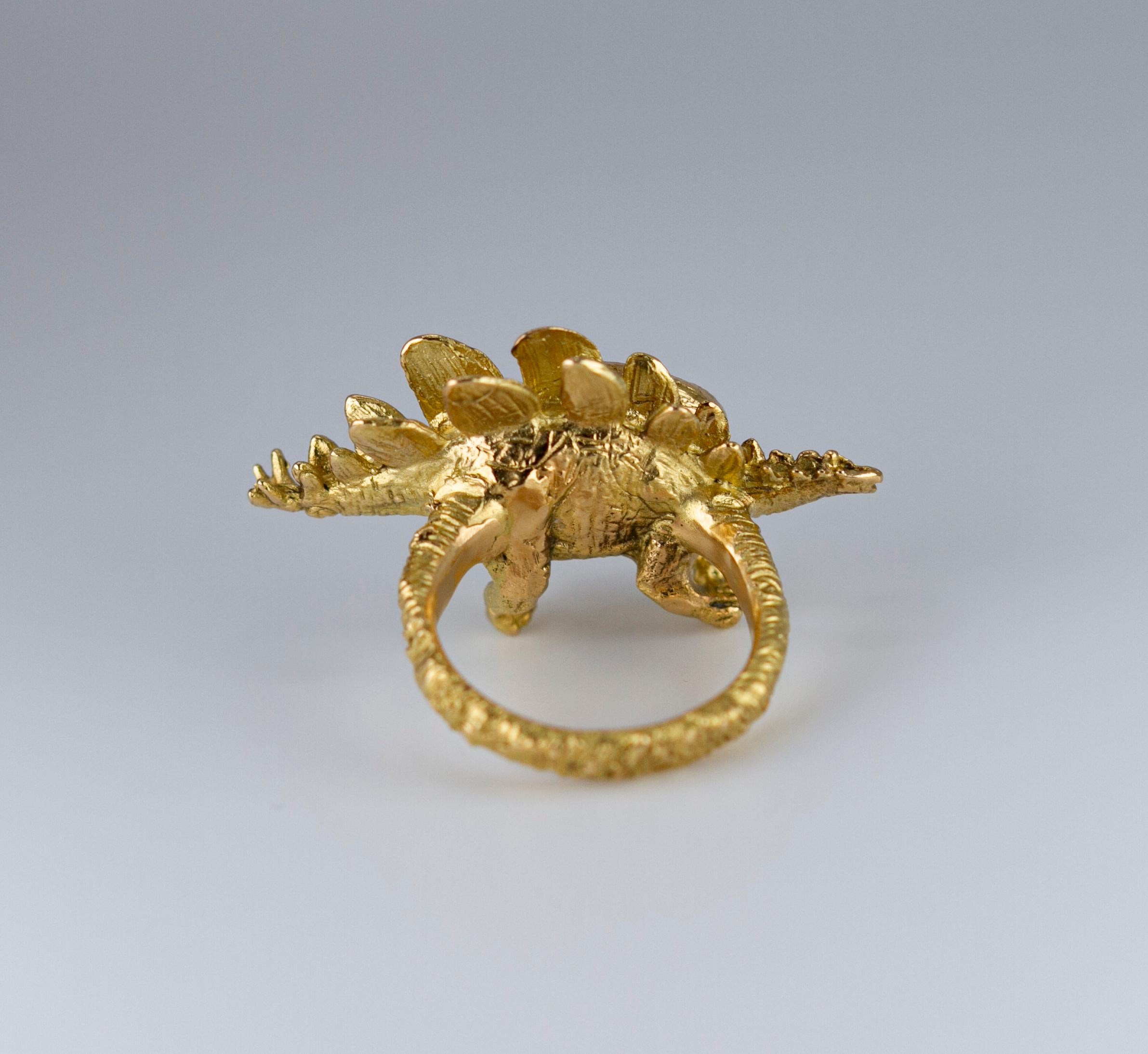 Ring „Didi The Dinosaur“ aus Turmalin und 18 Karat Gold. im Angebot 3