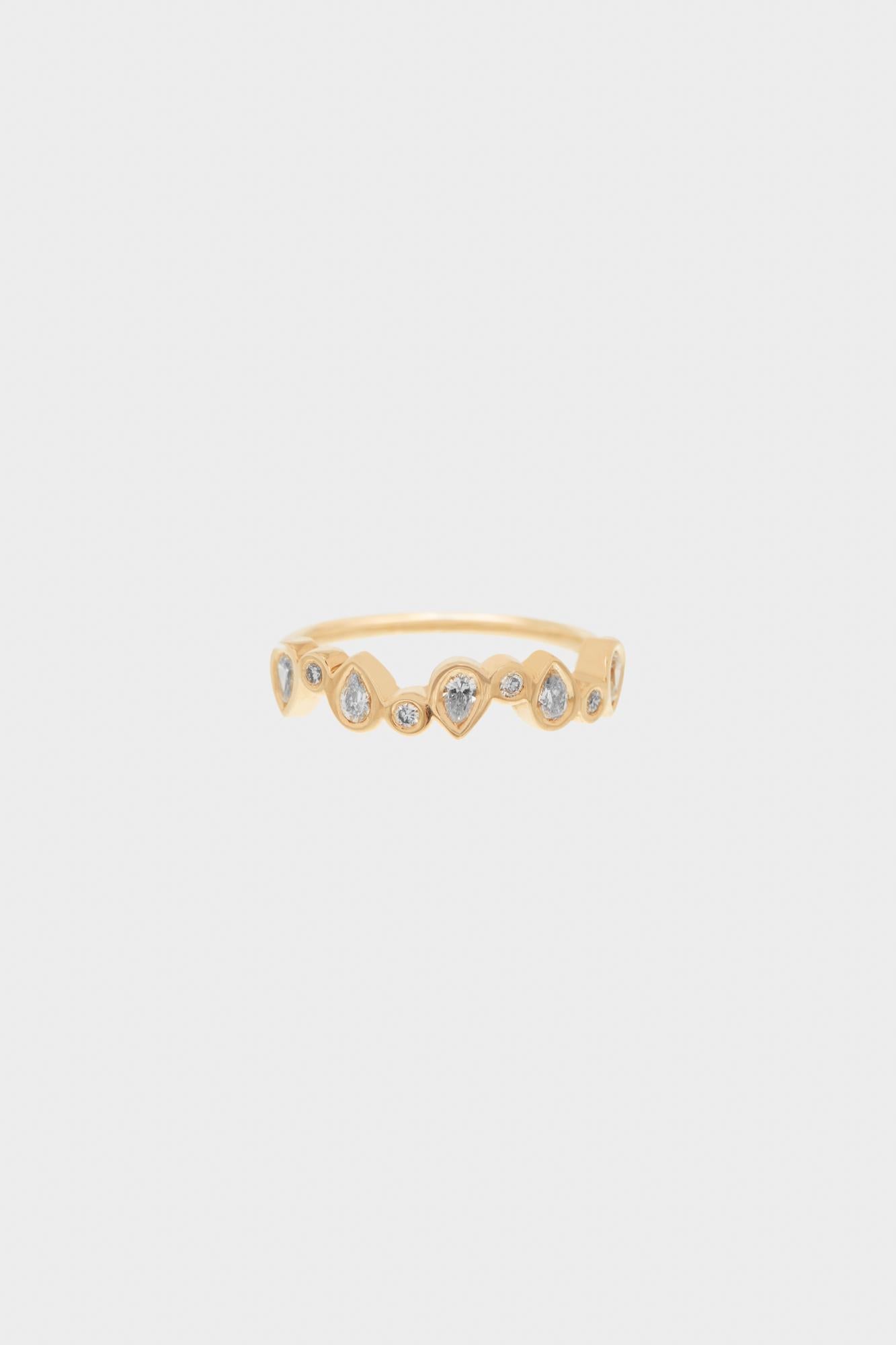 Artisan Ring Duna in 18k gold with diamonds For Sale