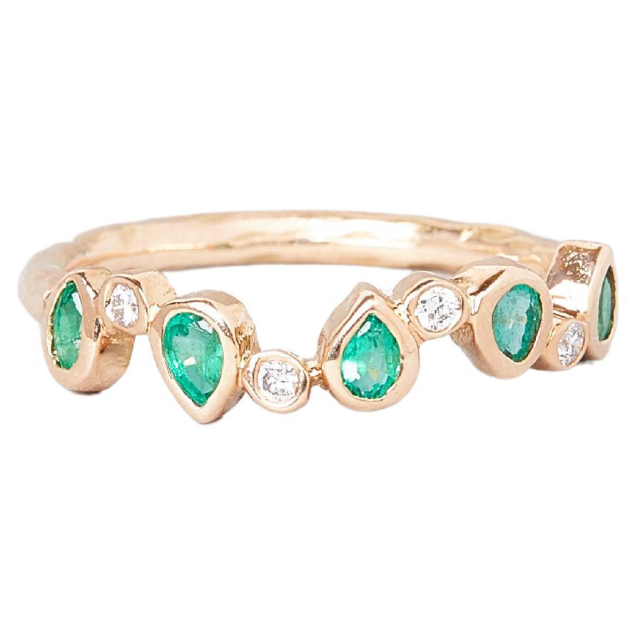 Ring Duna in 18k gold with emerald and diamonds
