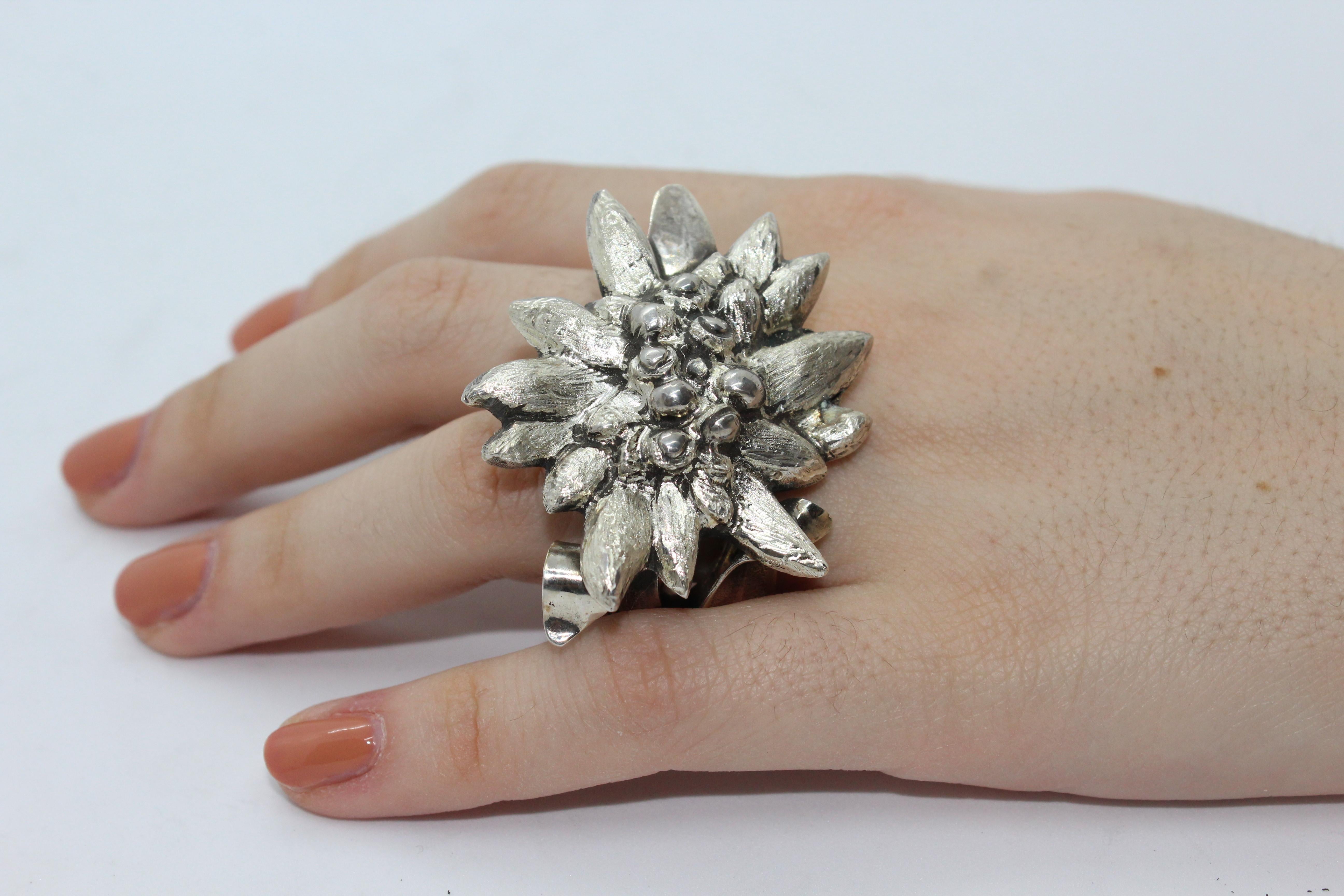 Anello, Edelweiss,  Argento, Design raro, Regalo di lusso, Fatto a mano, Italia In condizioni Nuovo in vendita a Firenze, IT