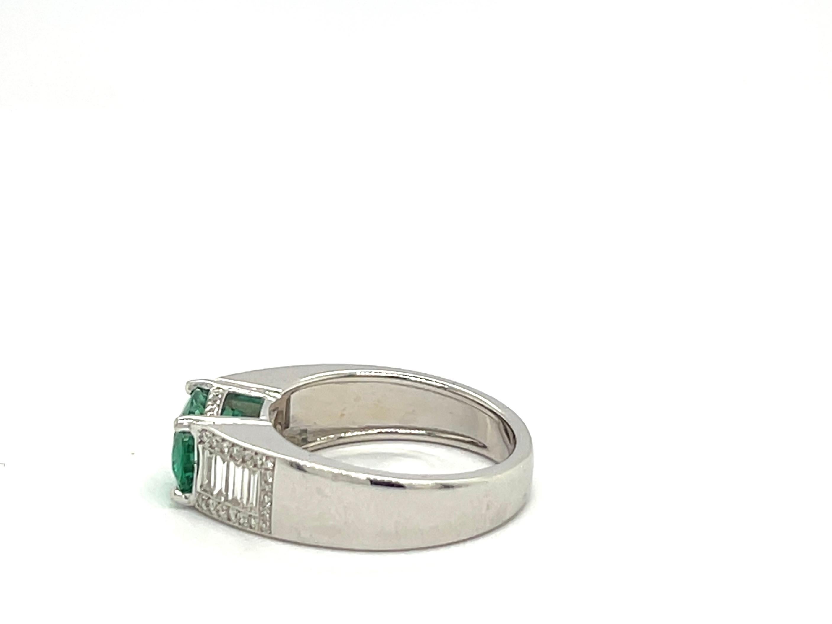 Oval Cut Ring Emerald 1, 61 Carats Diamonds White Gold 18 Carats For Sale