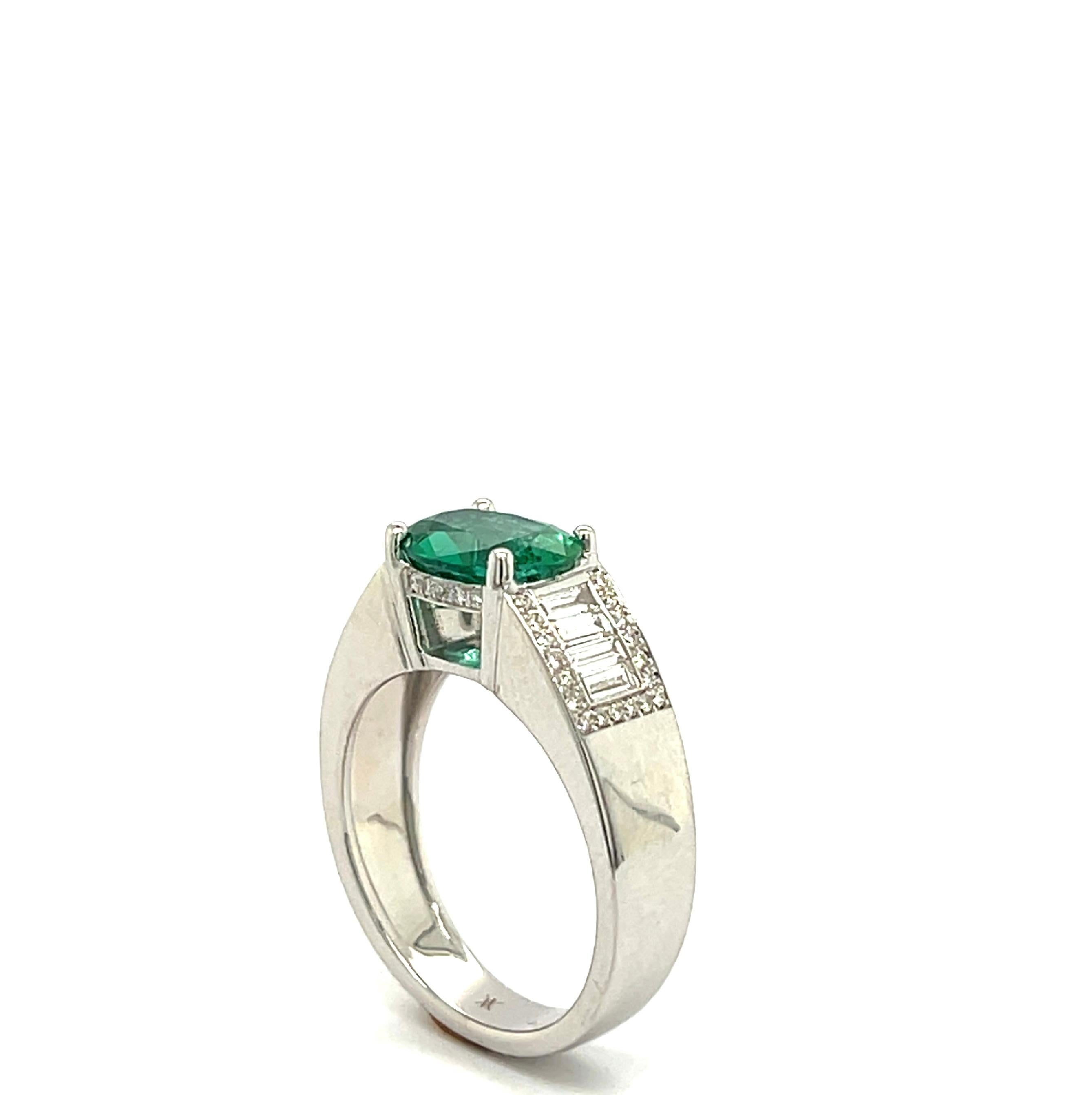 Women's Ring Emerald 1, 61 Carats Diamonds White Gold 18 Carats For Sale
