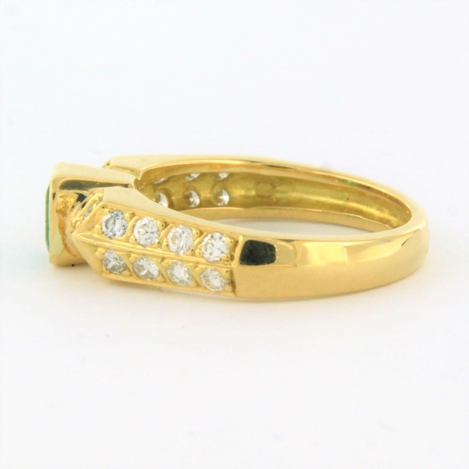 Ring Emerald and Diamond uo to 0.40ct 18k yellow gold In Excellent Condition For Sale In The Hague, ZH