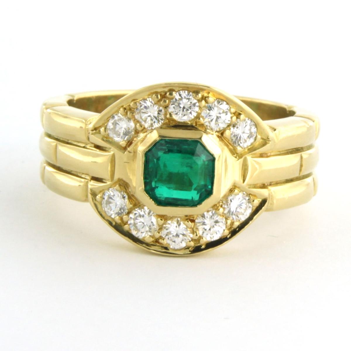 18 kt yellow gold ring set with emerald ​​and brilliant cut diamond total 0.50 carat F/G VS/SI - ring size U.S. 6.75 - EU. 17.25(54)

detailed description

The top of the ring is 1.3 cm wide and 4.6 mm high

weight 10.5 grams

ring size U.S. 6.75 -