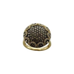 Anello con diamanti cioccolato e diamanti vaniglia incastonati in oro miele 14K