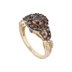 Anello con diamanti cioccolato e diamanti vaniglia incastonati in oro miele 14K