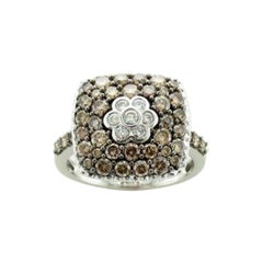 Anello con diamanti al cioccolato e alla vaniglia incastonati in oro vanigliato 14K