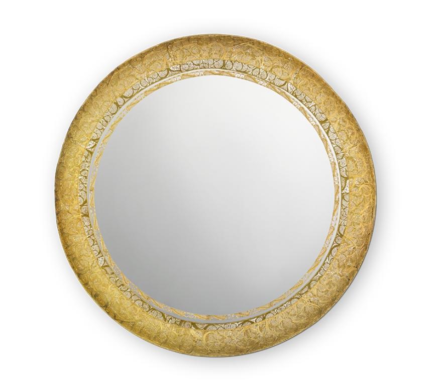 The Filigree Ring Mirror resorts to one of the oldest jewelry-making techniques known. Completely handcrafted, with each brass cord fitted with precision, the Filigree Ring flourishes in a traditional homage to Portuguese culture and commitment,