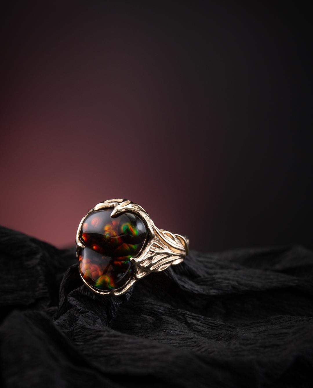 Artisan Fire Agate gold ring Rainbow Mexican Agate 9 carats gemstone unisex For Sale