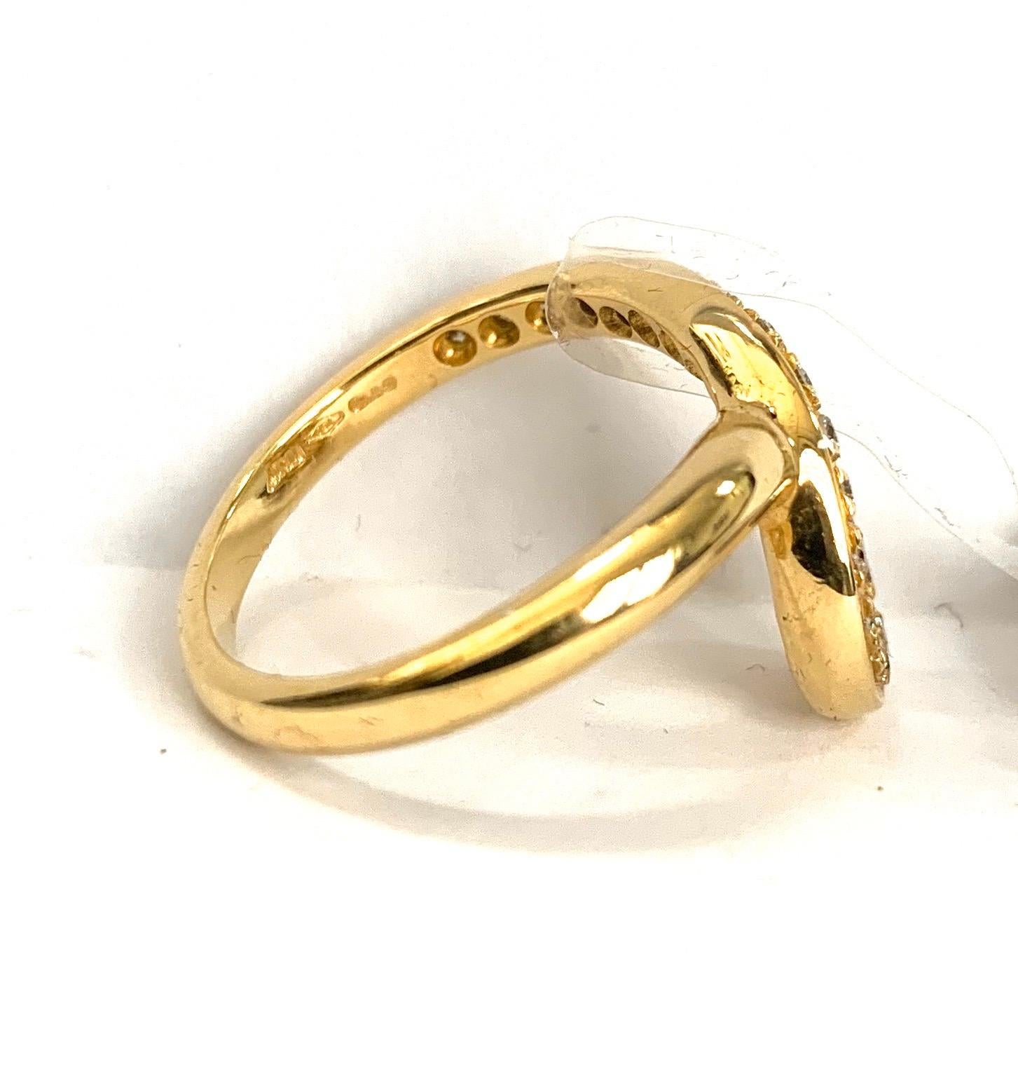 Colección Essence Anillo de Oro Amarillo con Diamantes Blancos en venta 1