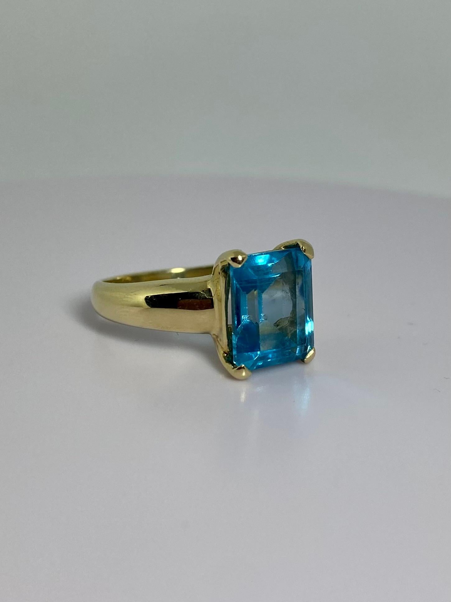 Emerald Cut Ring Gold 14 Carat with Stunning Facetted Topas 6.17 Carat For Sale