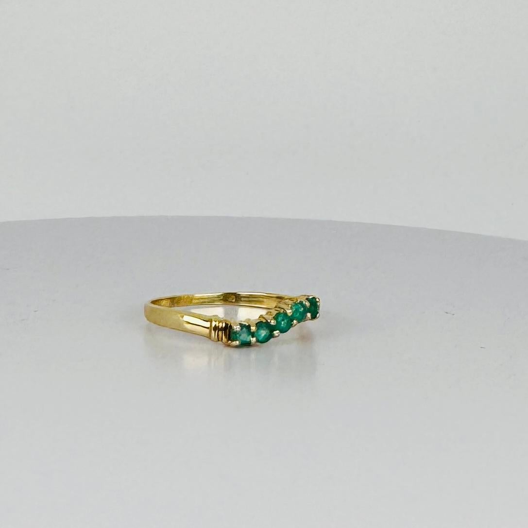 Anello in oro 14k con 5 smeraldi verdi da 0,10 carati In condizioni buone in vendita a Heemstede, NL