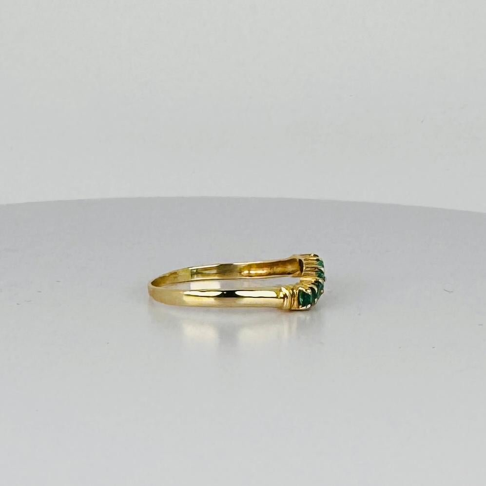 Donna Anello in oro 14k con 5 smeraldi verdi da 0,10 carati in vendita