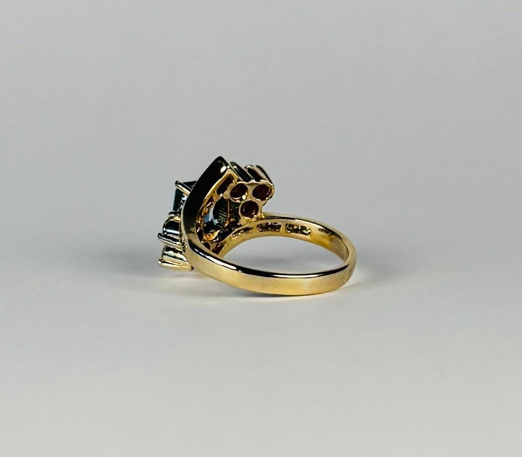 Ring gold with 0.46 carat brilliant cut diamonds and blue spinel of 1.28 carat In Good Condition For Sale In Heemstede, NL