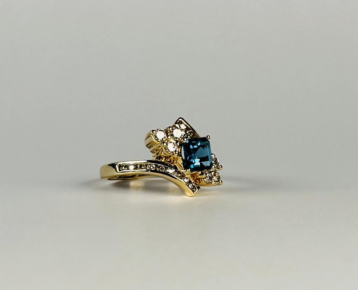 Women's Ring gold with 0.46 carat brilliant cut diamonds and blue spinel of 1.28 carat For Sale