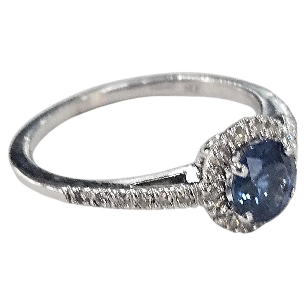 Anello Halo Zaffiro rotondo 0,80 carati e diamante naturale Oro bianco 18 carati in vendita 2