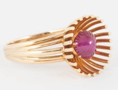Ring by Hans Mautner in 18 Carat Gold with Cabochon Burma Ruby, London 1954.