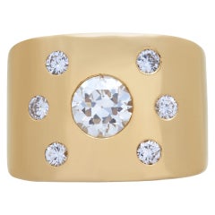 Ring aus 14k Gelbgold, mit runden Diamanten im Brillantschliff und Mittelstein