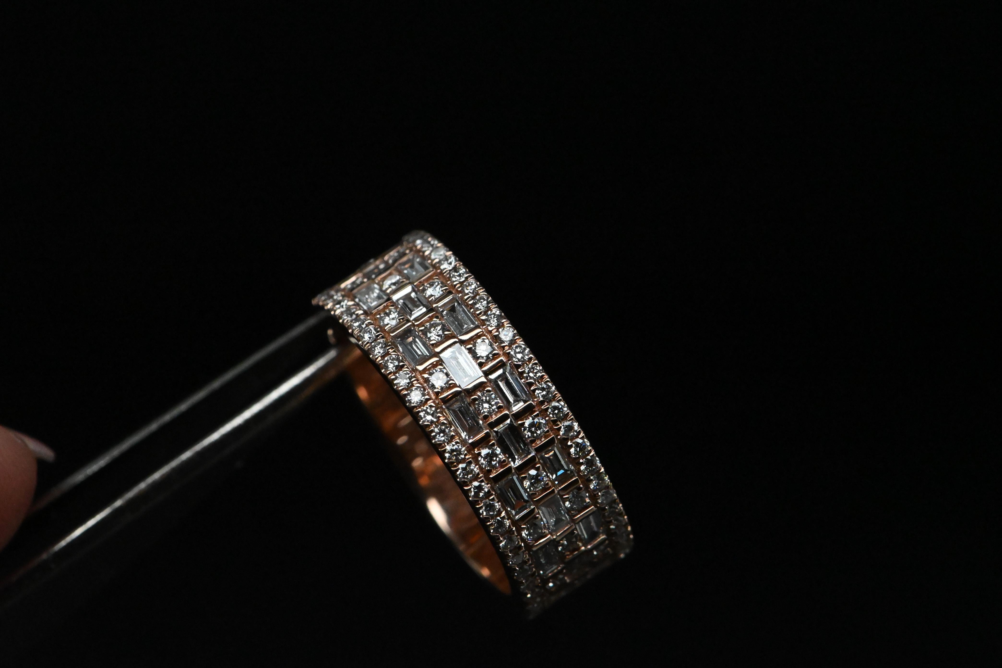 Women's or Men's Ring In 18-Carat Pink Gold Set With 1.1-Carat G-VSI Certified Diamonds For Sale