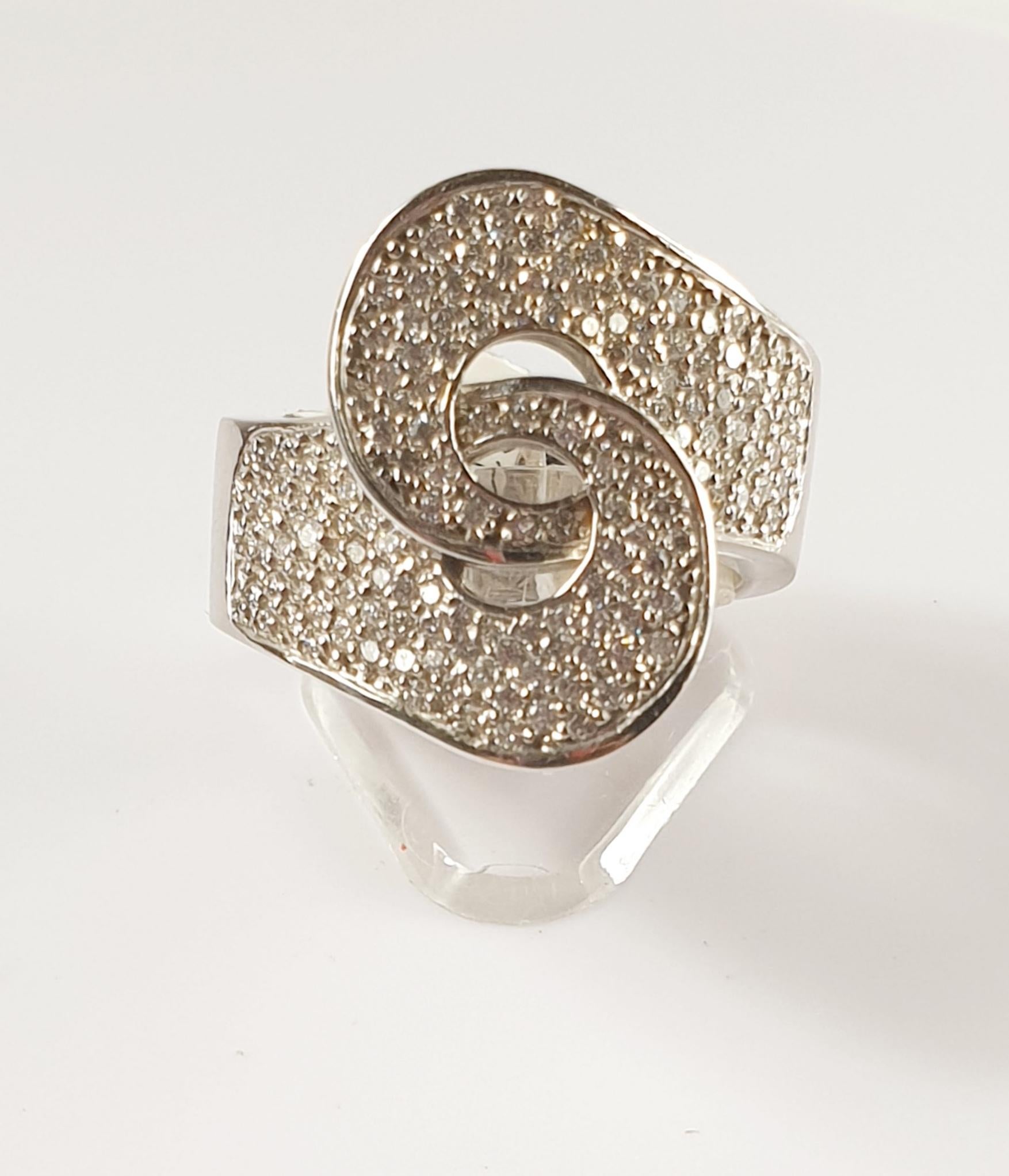 Very unique statement  piece, very sober mounting, discrete and elegant for every day wearable look....
 Weight 14,9 gr    2 ct
 Size  57

READY TO SHIP
*Resizing may be possible. Send us a message to inquire.*
*Shipment of this piece is not