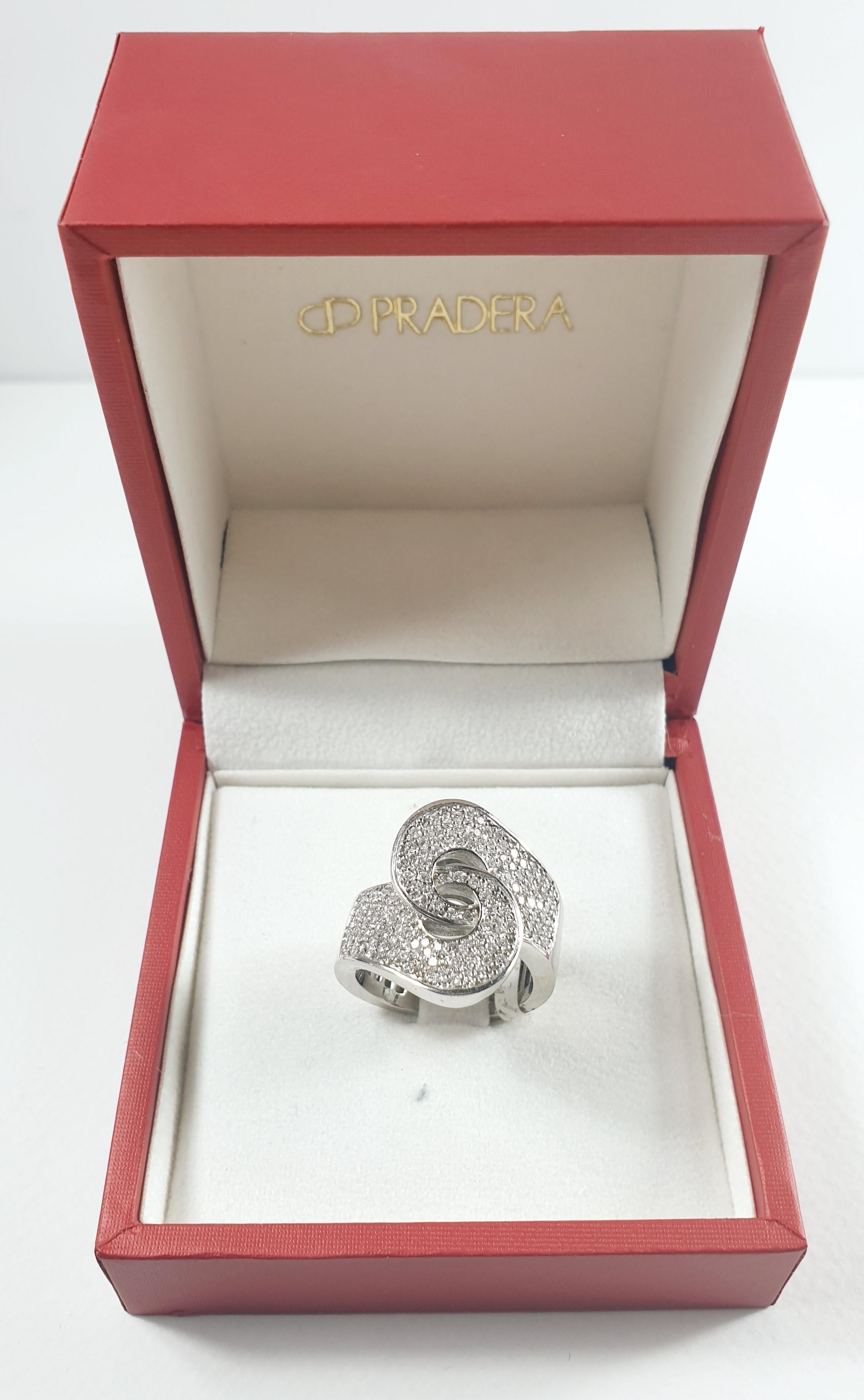 Women's Ring in 18 Karat White Gold and Diamonds For Sale
