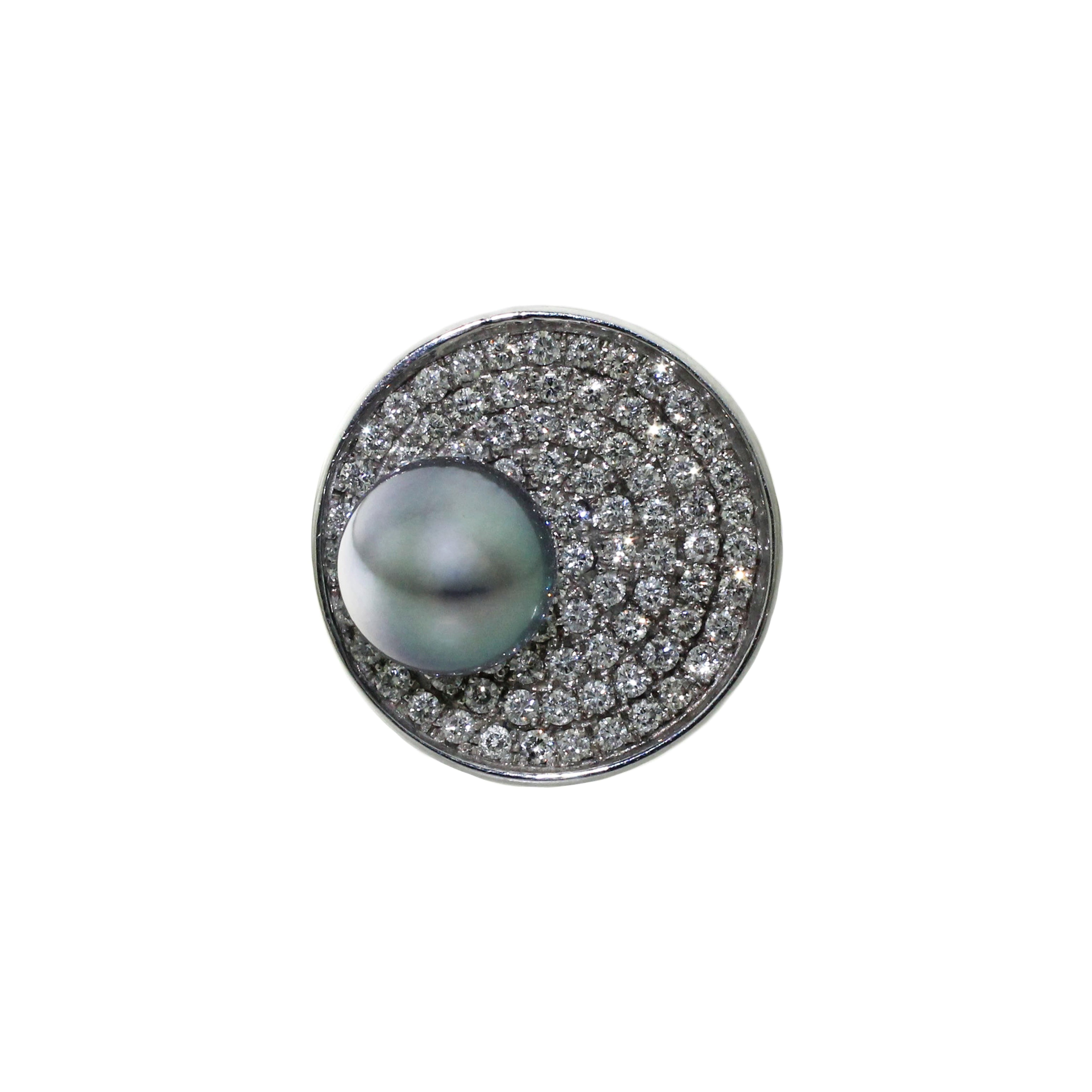 This contemporary pave diamond ring adorned with a flawless 9 mm Tahitian pearl makes the perfect statement ring. If you want to upgrade your look by adding a design piece or add some light to your hands this is the right ring. Its pave diamonds