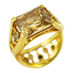 Ring in 18 Karat Yellow Gold with Green and White Diamonds and Zircon