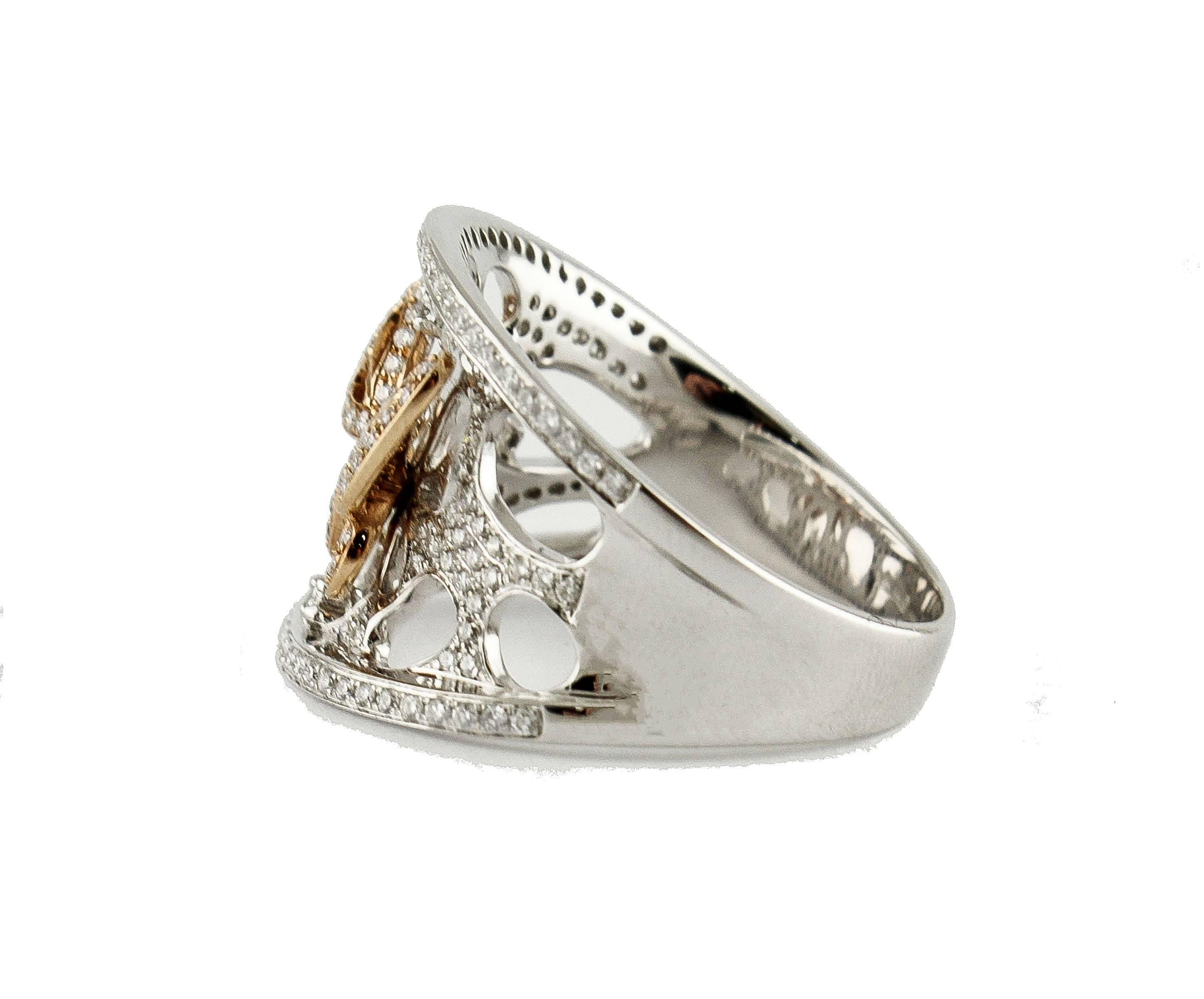 Bellissimo anello a fascia, in oro bianco 18 kt, con una piccola farfalla in oro rosa incastrata sopra questo bellissimo anello, tutto tempestato di diamanti di ct 0,62, per un peso totale di 6,70 g.
Diamanti ct 0,62
Taglia ita 14
Dimensione franchi