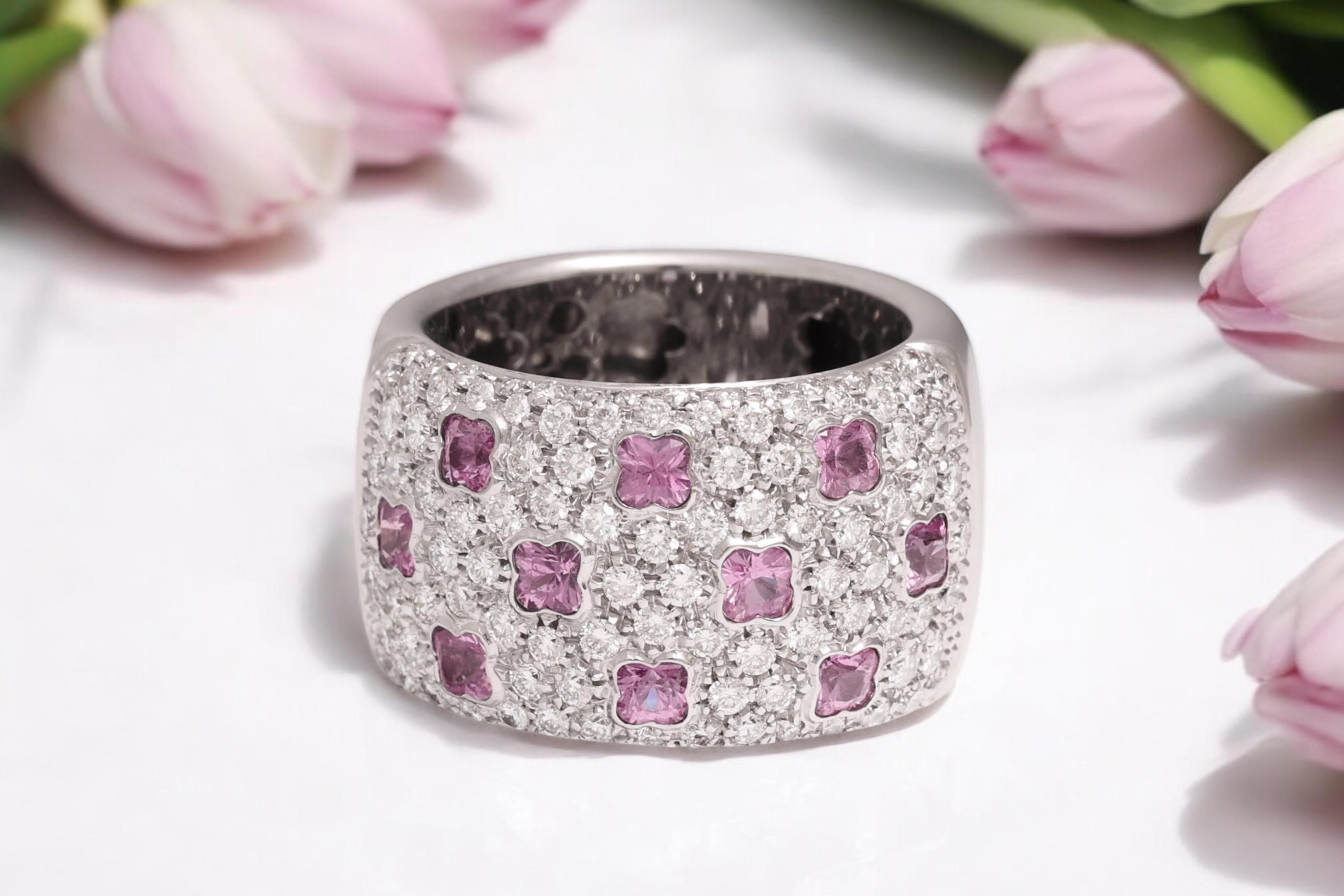 Anello in 18 kt. Oro bianco con 1,5 carati. Diamanti e 1,5 ct. Zaffiri rosa in vendita 4