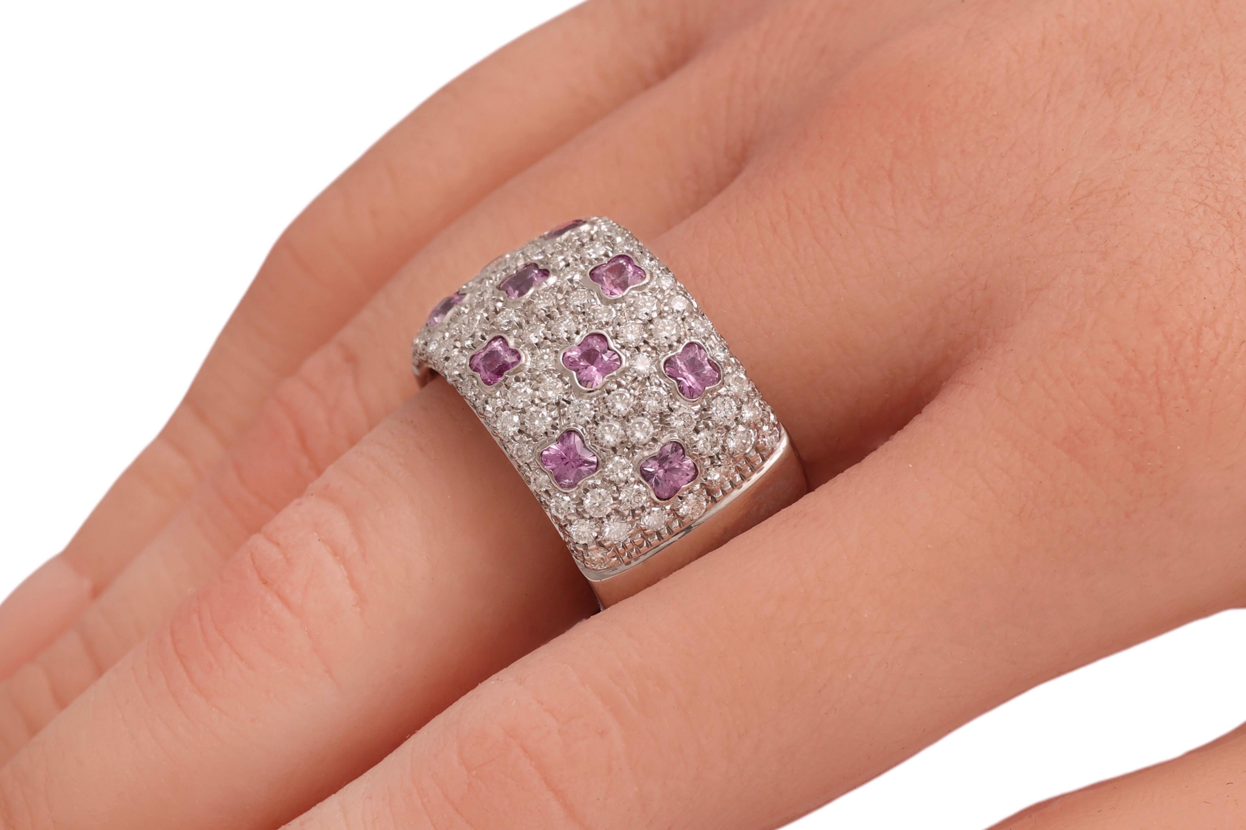 Moderno Anello in 18 kt. Oro bianco con 1,5 carati. Diamanti e 1,5 ct. Zaffiri rosa in vendita