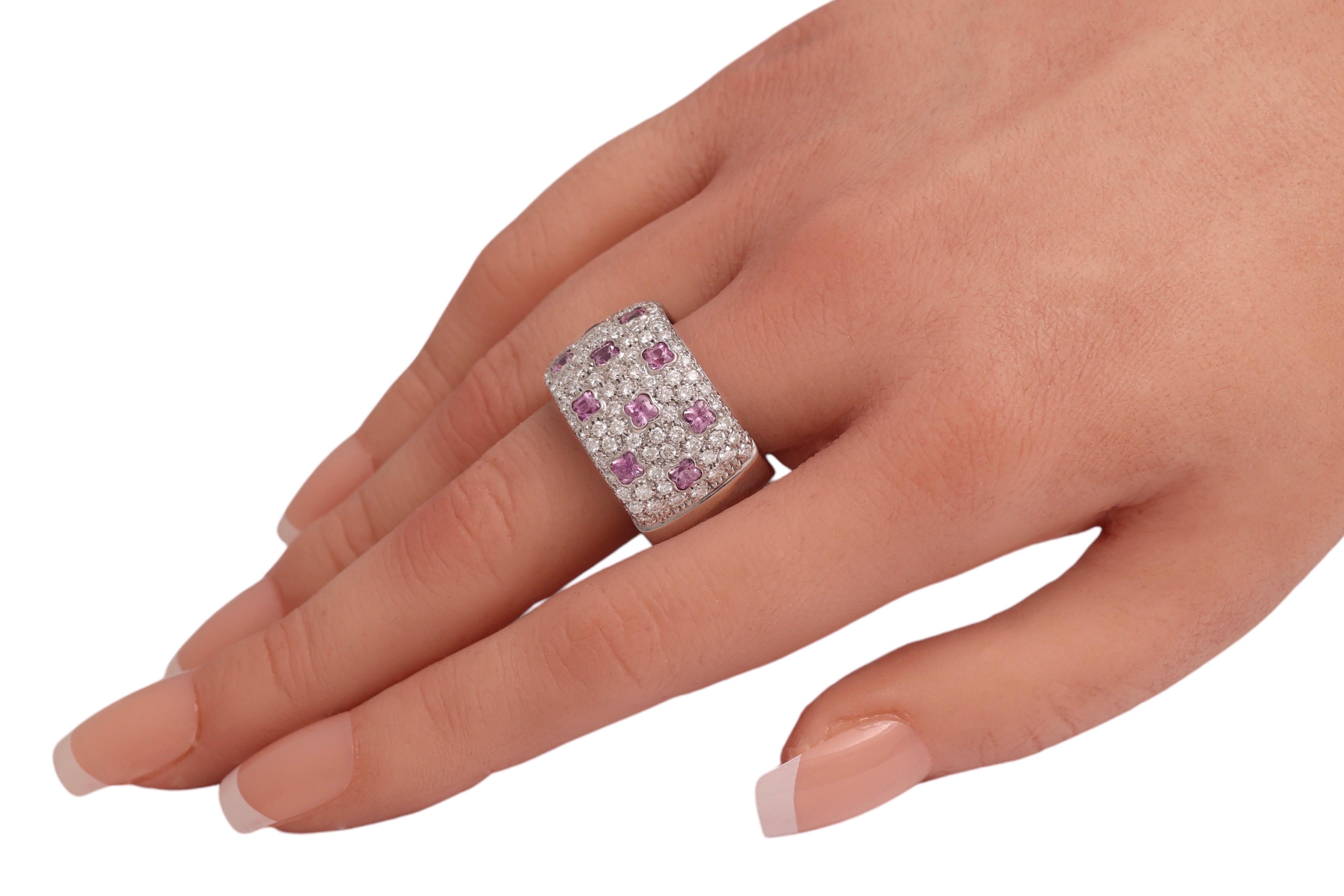 Anello in 18 kt. Oro bianco con 1,5 carati. Diamanti e 1,5 ct. Zaffiri rosa in vendita 2