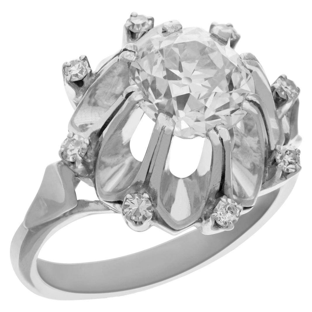 Ring in 18k White Gold with 1.50 Carat Old Mine Cut Diamond with Diamond In Excellent Condition For Sale In Surfside, FL