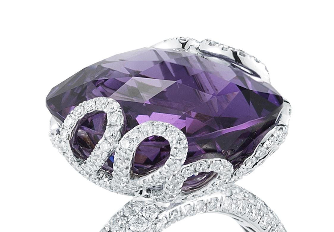 Sea Leaf collection ring in 18K white gold with white diamonds (approx. 1.05 carats) and amethyst (approx. 2.60 carats)
