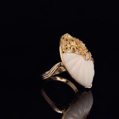 Ring in 18K Yellow Gold and White Coral with Diamonds