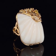Pradera Ring in 18K Yellow Gold and White Coral with White Diamonds