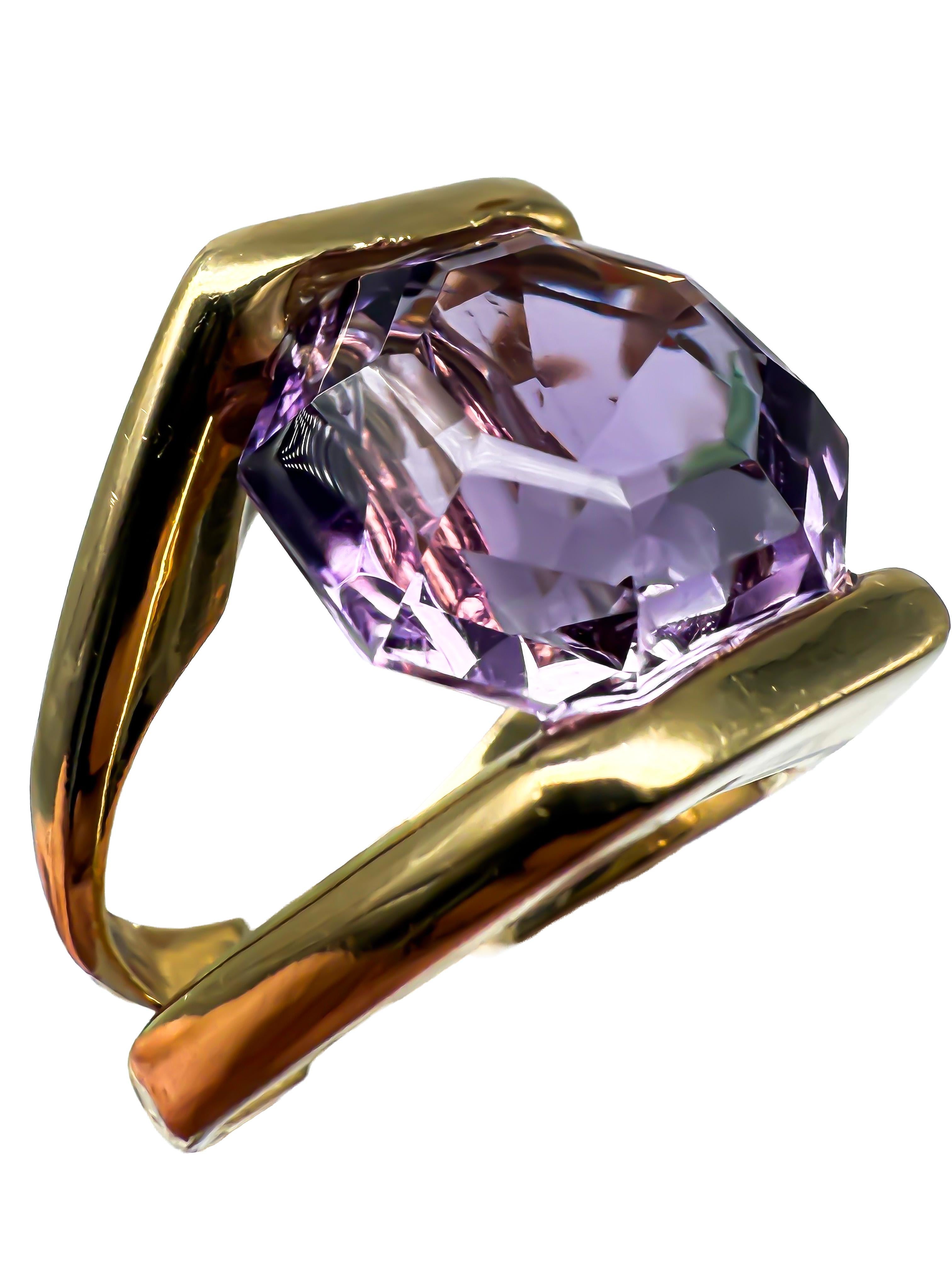 For Sale:  Ring in 18K Yellow Gold with Amethyst 8