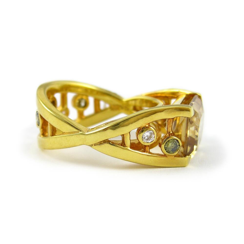 Contemporary Ring in 18 Karat Yellow Gold with Green and White Diamonds and Zircon For Sale