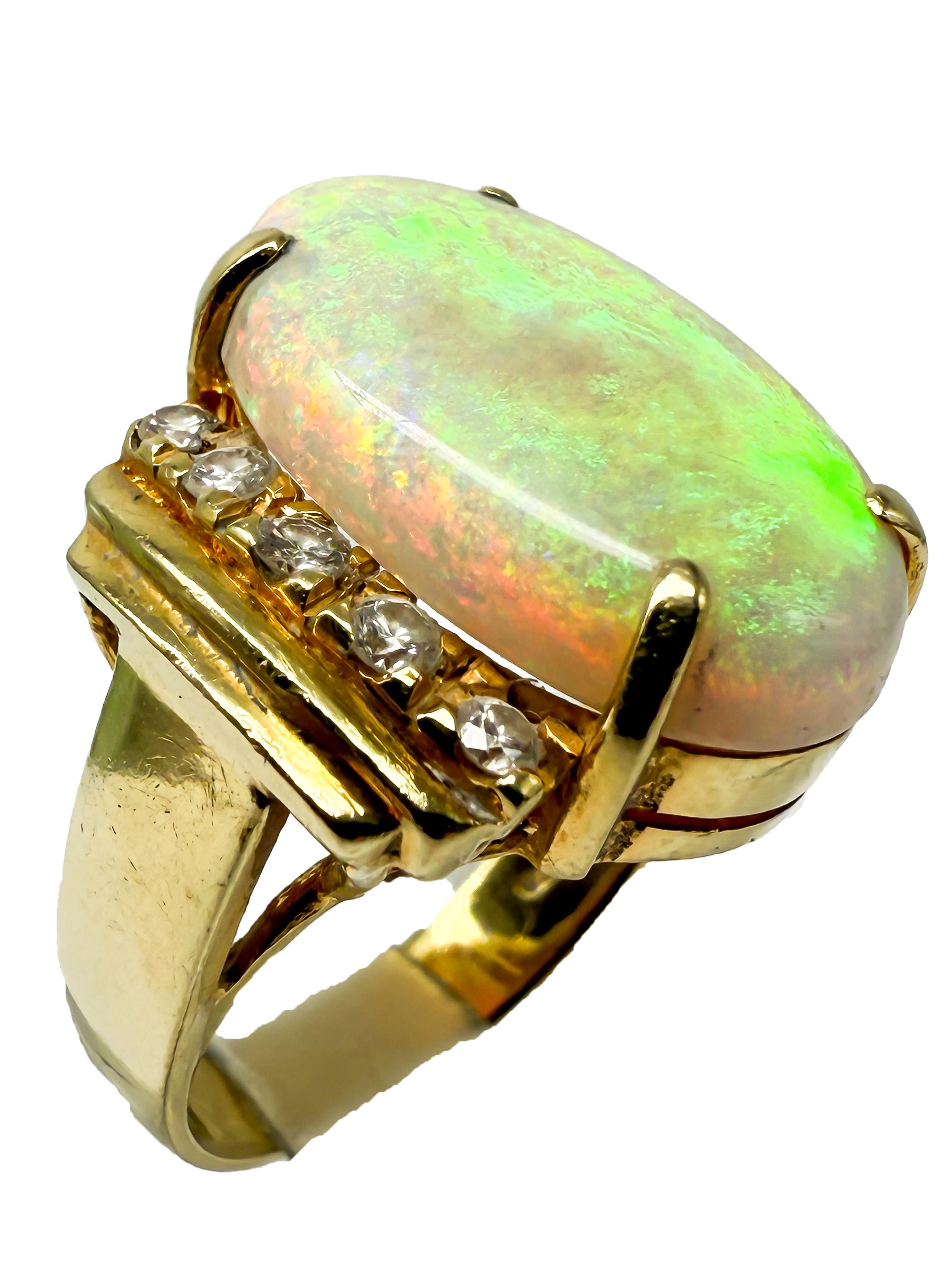 Exclusive Opal and Diamond Ring in 18K Yellow Gold – 10.5 ct Opal & 0.3 ct Diamonds – Ring Size 56

A true eye-catcher: This striking women's ring combines luxurious design with precious gemstones. At its center sits a breathtaking, natural opal of