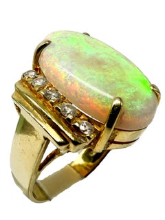 Ring in 18K Yellow Gold with Opal and Diamonds