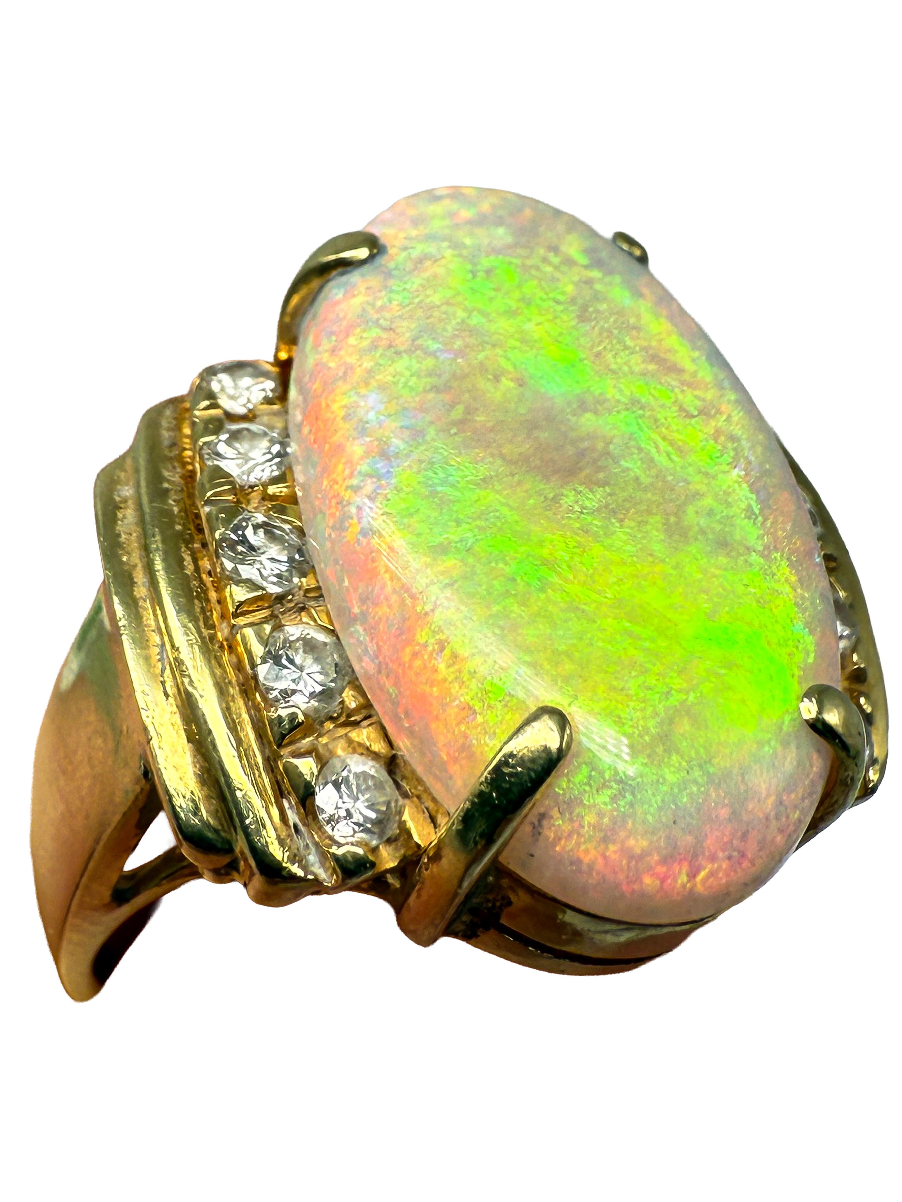 Ring in 18K Yellow Gold with Opal and Diamonds For Sale 1