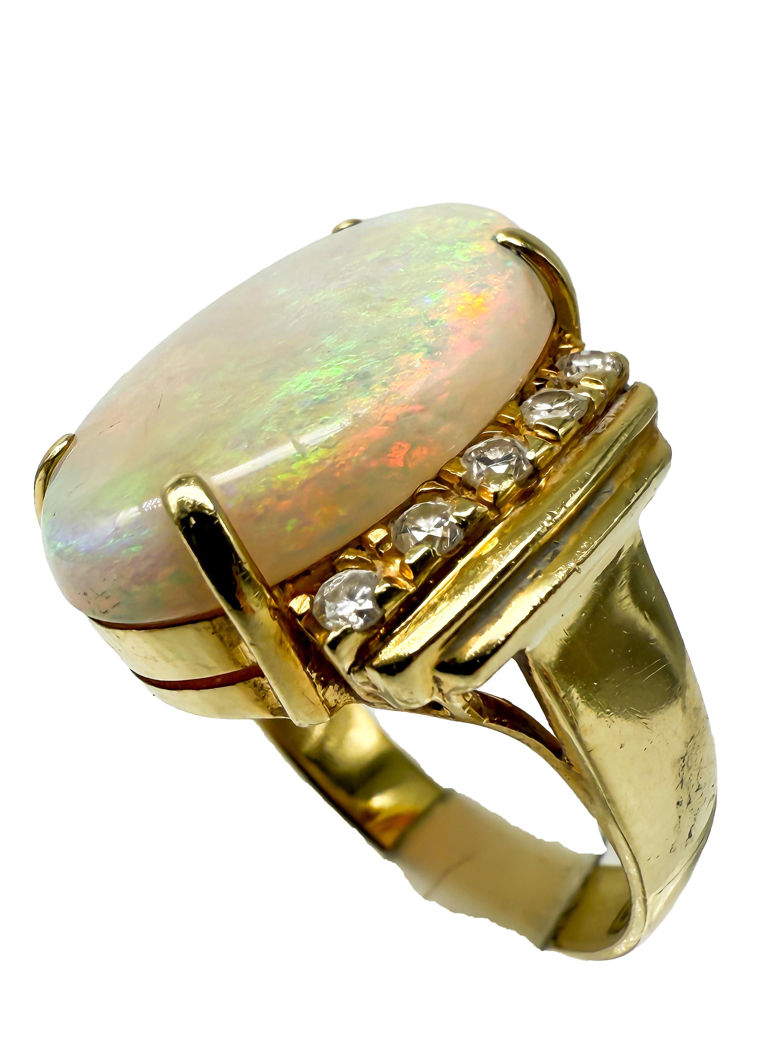 Ring in 18K Yellow Gold with Opal and Diamonds For Sale 2