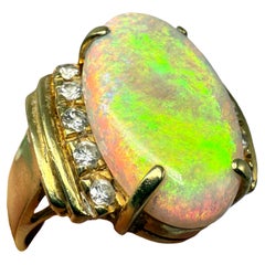 Ring in 18K Yellow Gold with Opal and Diamonds