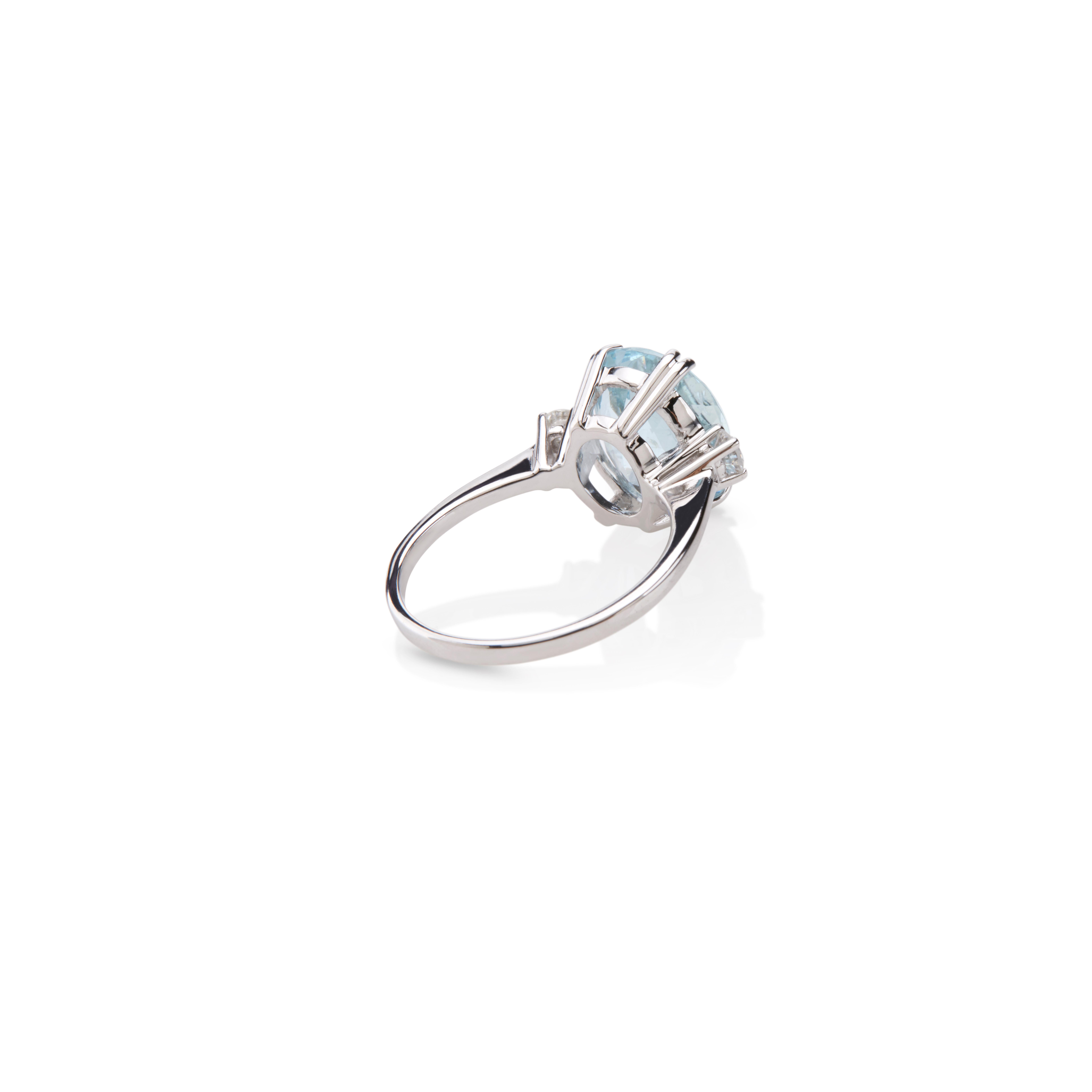 Modern Ring in 18Kt White Gold with Oval 4.31ct Aquamarine Sea Blue Colour and Diamonds For Sale