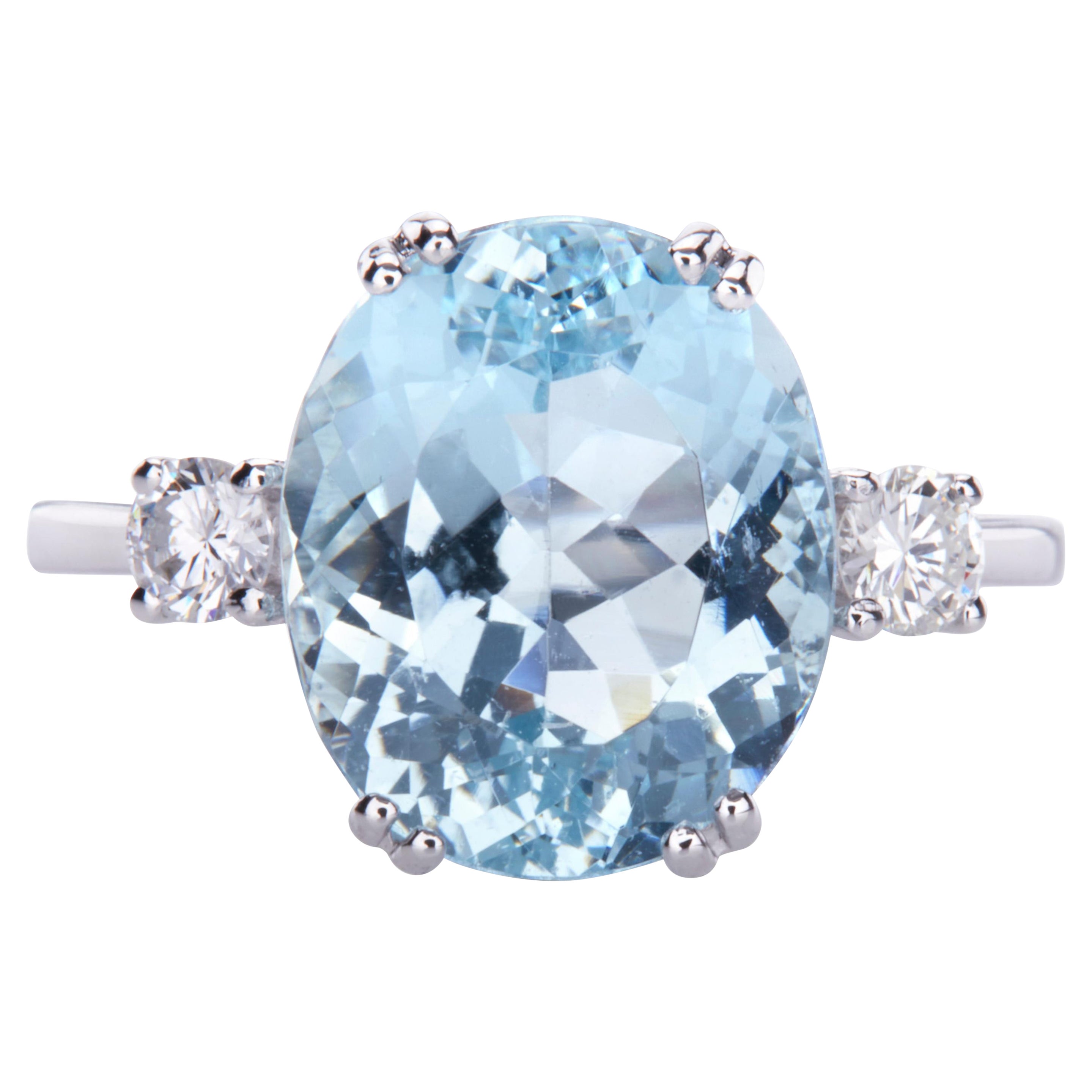Ring aus 18 Karat Weißgold mit ovalem 4,31 Karat Aquamarin in Meeresblauer Farbe und Diamanten