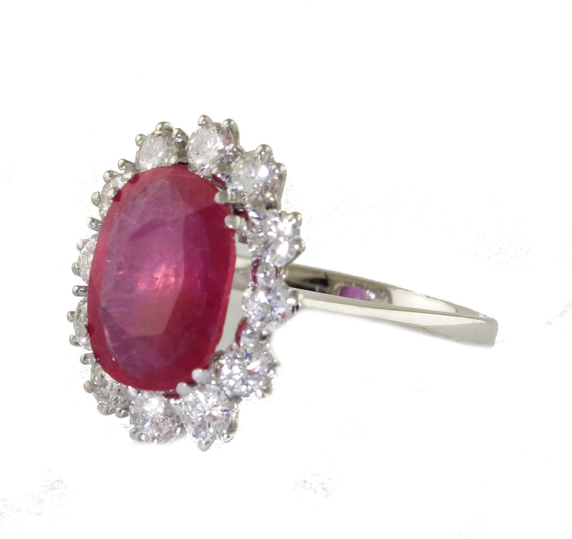 Elegant 18 kt white gold ring with 1.60 ct diamonds surrounding a very precious 3.65 ct ruby. Total weight g 5,00.
Diamonds ct 1.60
Ruby ct 3.65
Size ita 15
Size franc 55
Size uses 7.17
Total weight g 5.00
R.F + hrha

For any enquires, please