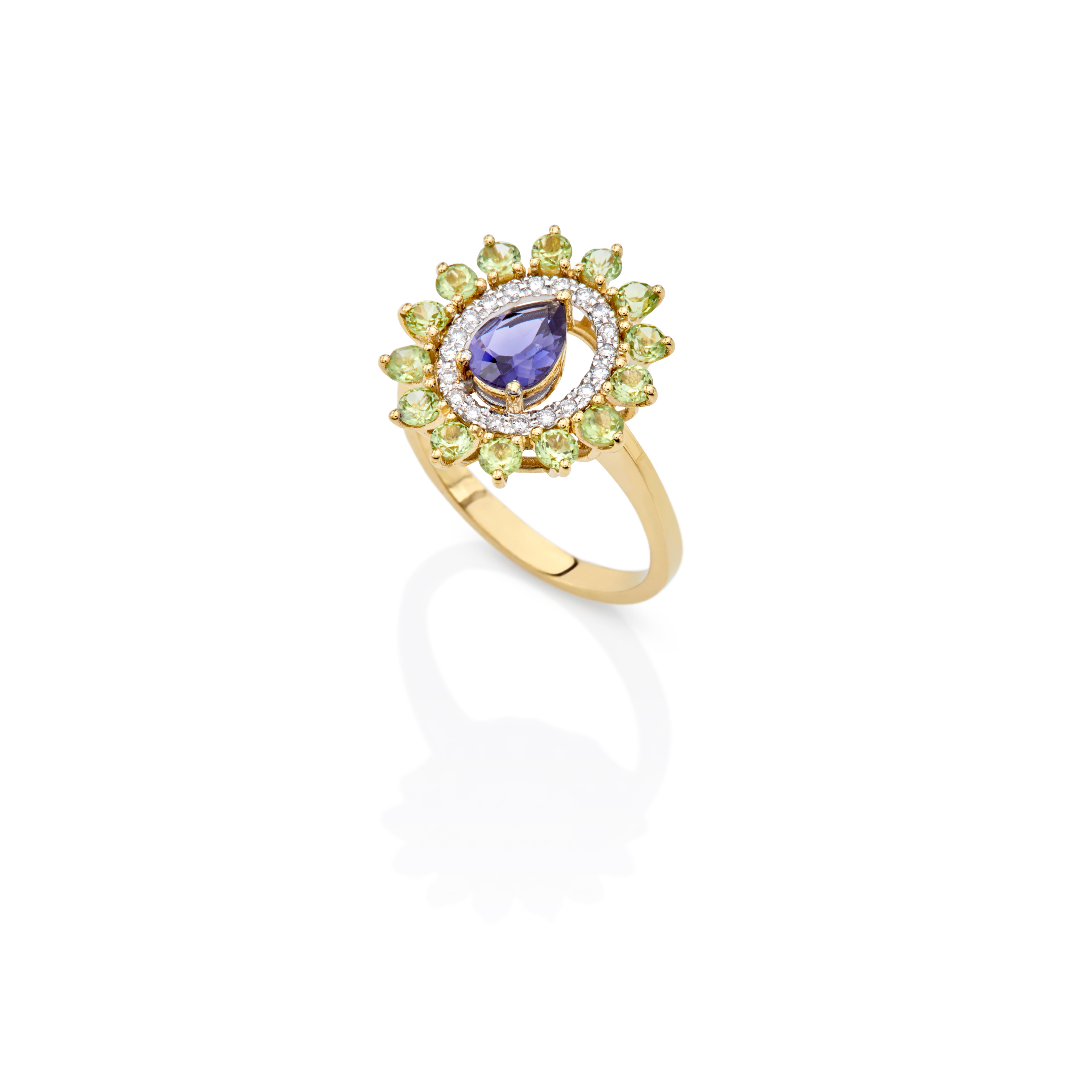 For Sale:  Ring in 18kt Yellow Gold Pear Iolite Peridons and Diamonds Oval Shape Cluster 5