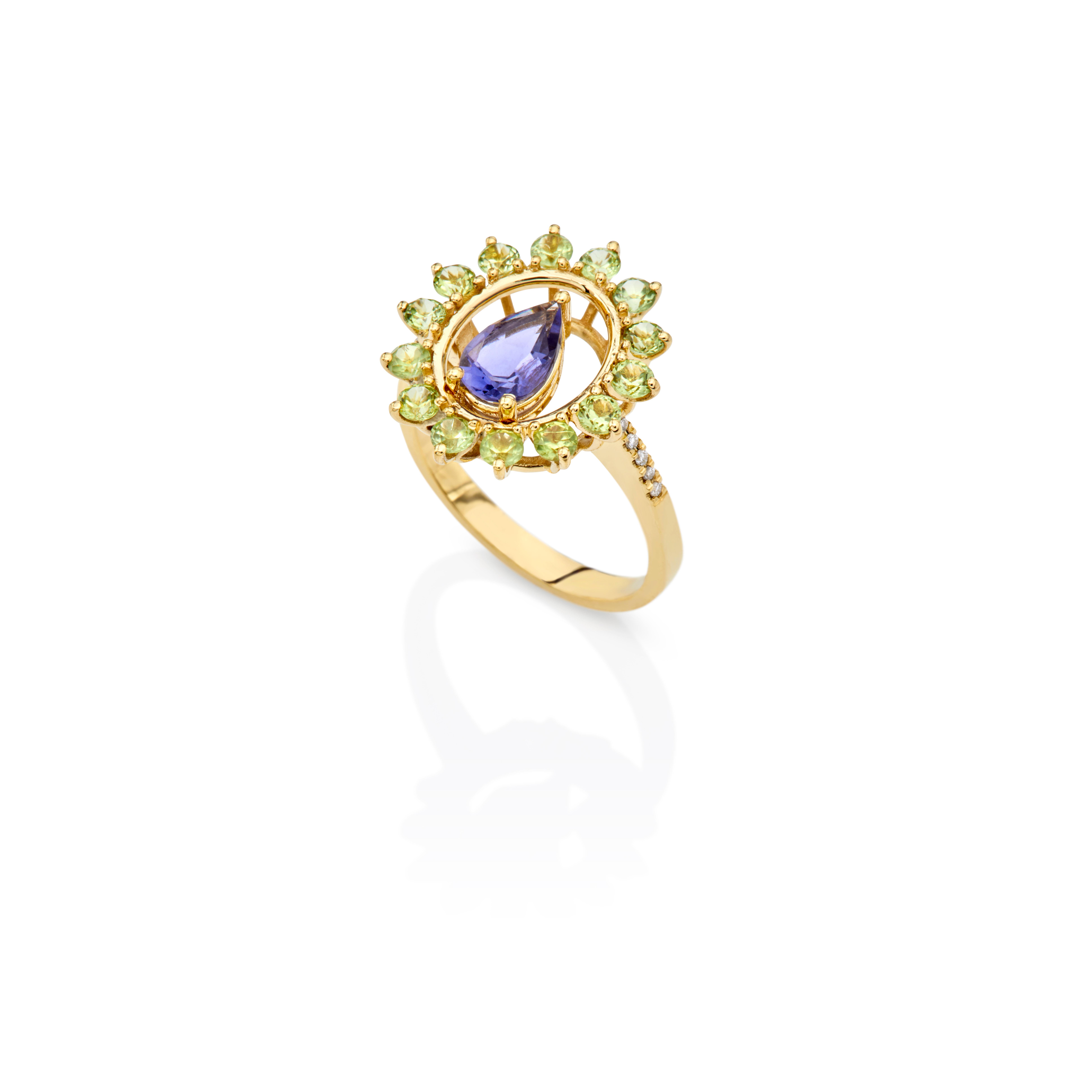 For Sale:  Ring in 18kt Yellow Gold Pear Iolite Peridots and Diamonds Oval Shape Cluster 7