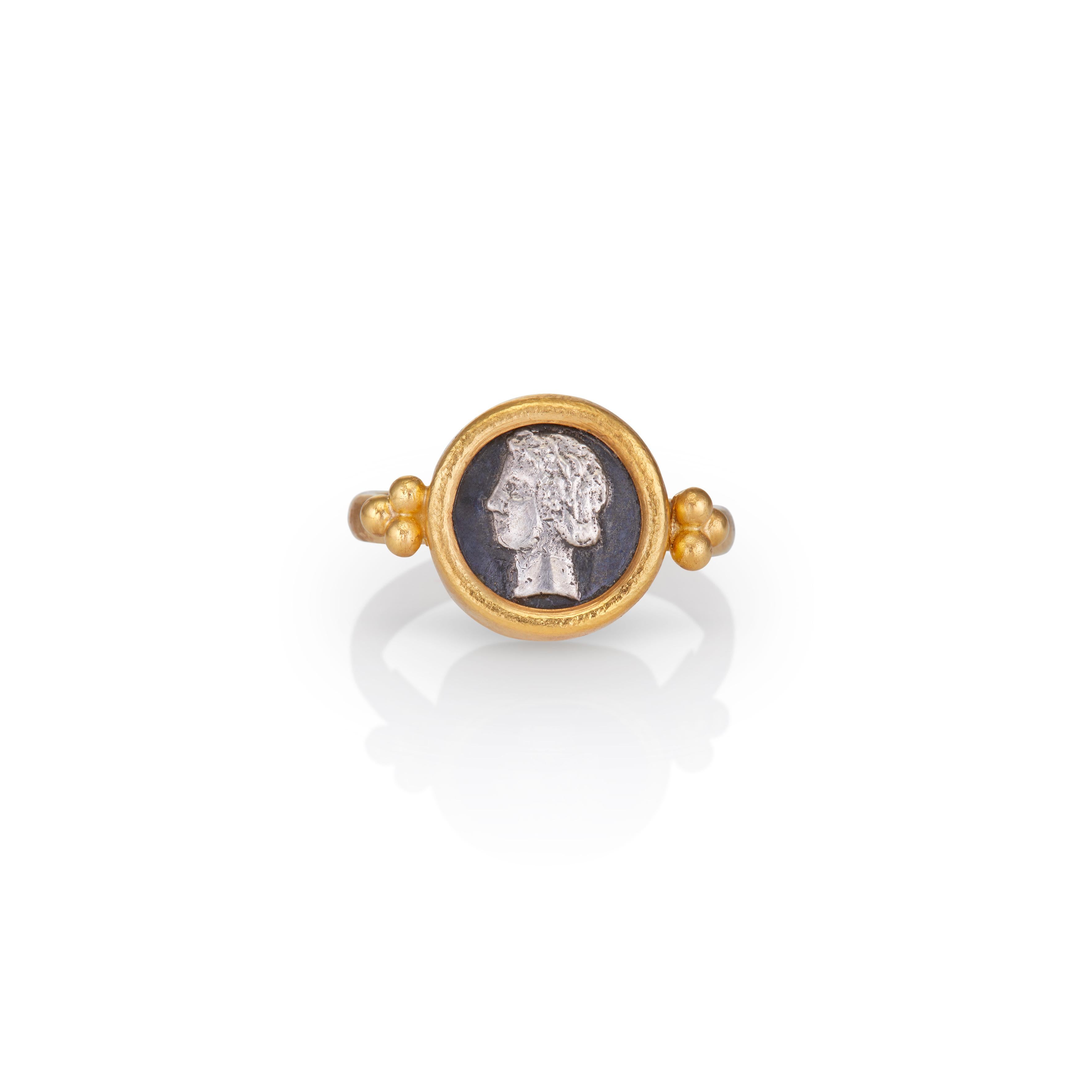 For Sale:  Ring in 22 Kt Yellow Gold and Oxidized Silver Ancient Coin with Goddess Dimitra 2